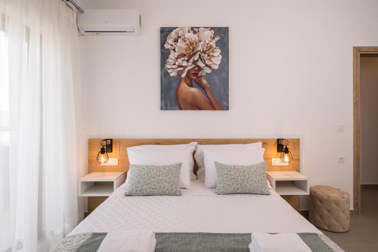 Indigo Blue Seaside Deluxe Apartments 基萨莫斯 外观 照片